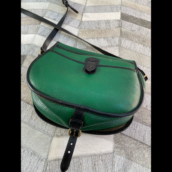 Vintage Dooney & Bourke in an Amazing Kelly Green - Picture 10 of 13